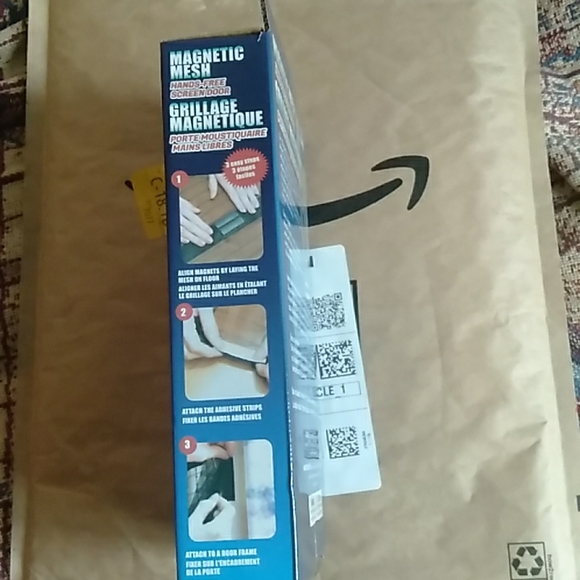 NWT magnetic mesh curtain 2 pieces 210x50 cm 6.8x1.6 ft - Picture 5 of 5